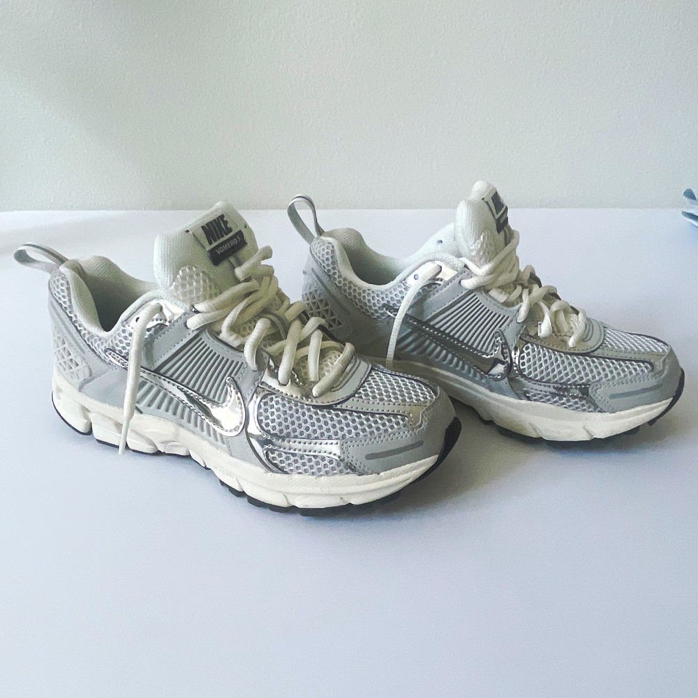 Nike Zoom Vomero 5 Unisex Kids Low Top Mesh Sneakers Silver/White US 5Y